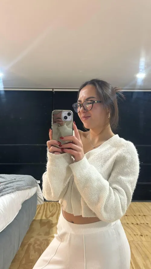 Thumbnail pumpkinstarburst's Call to Action: 'Hi, HMU If You Wanna Chat' - Mirror Selfie