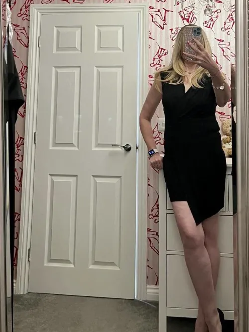 Thumbnail Little Black Dress Love: Classic Elegance