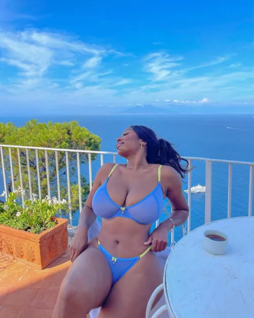 Thumbnail tit2armratio Soaks Up the Sun: A Bigtitsinbikinis Tale