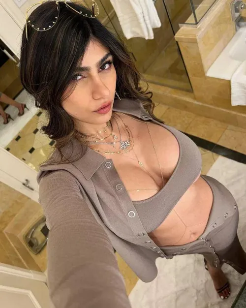 Thumbnail Meet The Gorgeous Mia by Rollwithit22_ | Miakhalifa