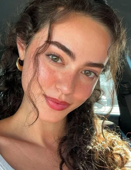 Thumbnail Freckles and Green Eyes Beauty | Eating-Crayons