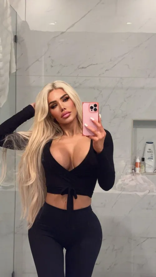 Thumbnail EnvironmentalKiwiz Embraces Her Seductive Side in TotalBabes Category