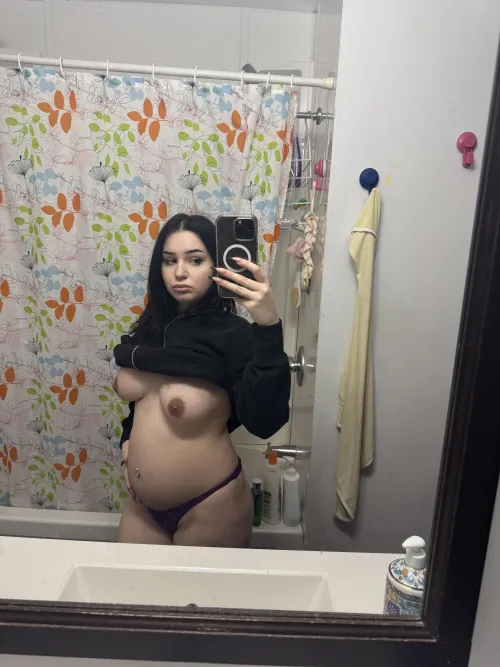 Thumbnail Sensual Tan Display: AlannaXoX Showcases Elegance