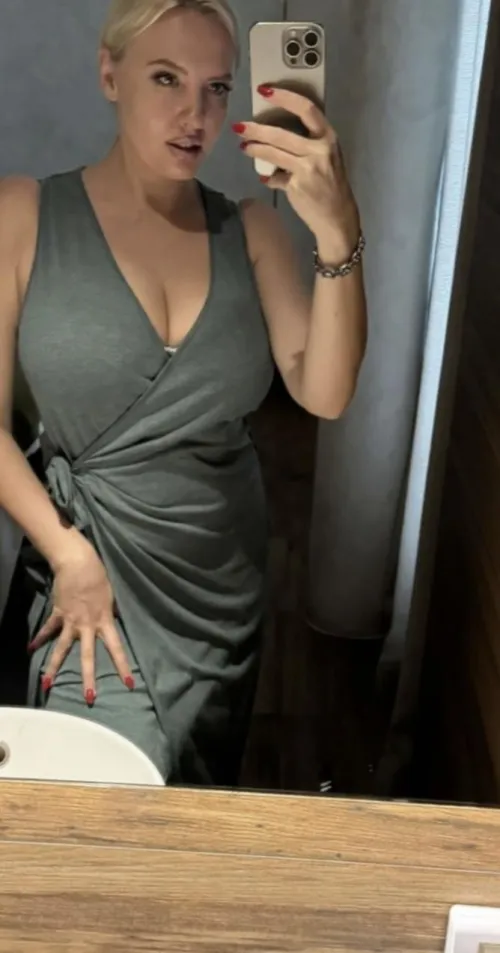 Thumbnail OpalOasisOracle: Unveiling the Sensuality of a Sexy and Tight Dress