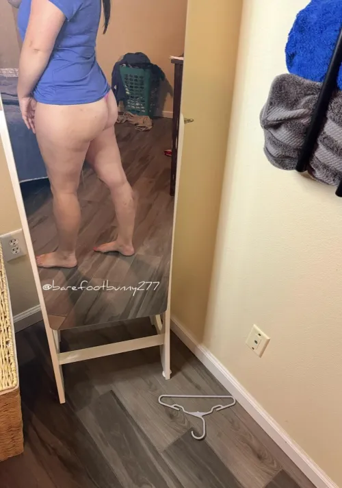 Thumbnail 30-Year-Old Beauty Wants to Know Your Age for Fun by Barefootbunny277