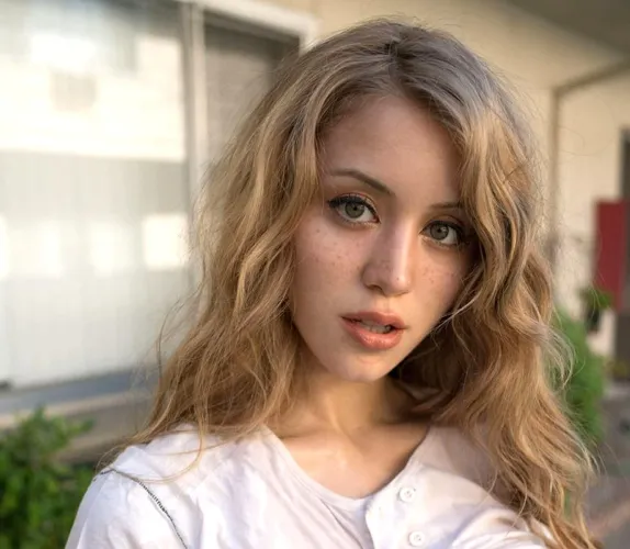 Thumbnail Caylee Cowan: Exquisite Charm in PrettyGirls by rom003