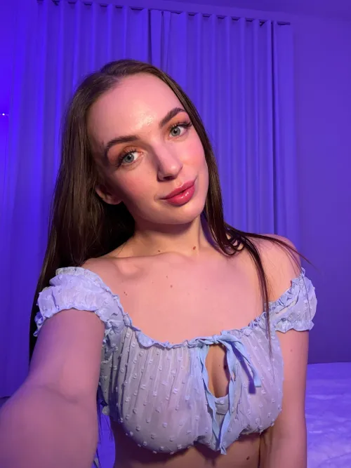 Thumbnail Blue Love: Embracing the Trend with AvailableFlow6426 | Category: croptopgirls