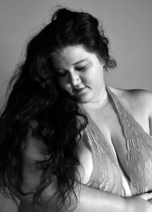 Thumbnail Awaits Your Arrival: Katie_kat_bar's Alluring Presence