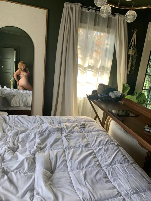 Thumbnail Captivating Mirror Selfies: Peekaboo Moments by Last_File