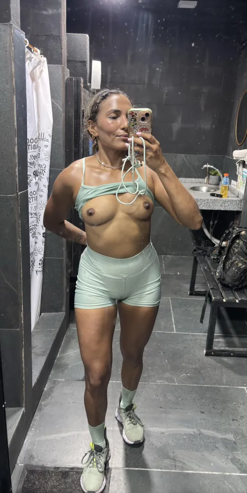 Thumbnail Missbolivar's Desire: Drying Sweat from Her Tits