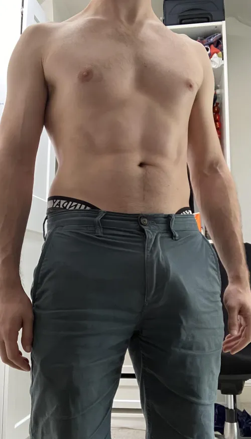 Thumbnail solvap Flaunts Confidence at 34: Straight in Dangerous Sydney Shorts