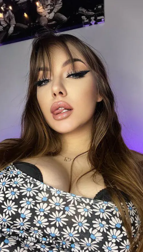 Thumbnail AriaCrazy's Sass meets Brunette Charm - A Perfect Match