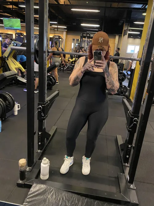 Thumbnail Perfect Fit: Discover Iamdressa's Favorite YogaPants