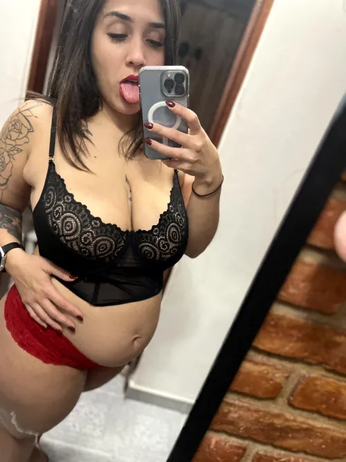 Thumbnail Homecoming Invitation: Dive into mommysensual's Alluring MirrorSelfie