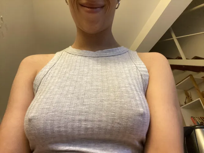 Thumbnail Mooninthenightttt Flashes Braless Look with Confidence