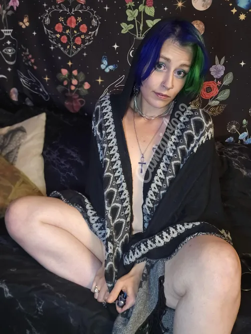 Thumbnail Vibrant Hair & Hues: CamiGirl029's Bold Look