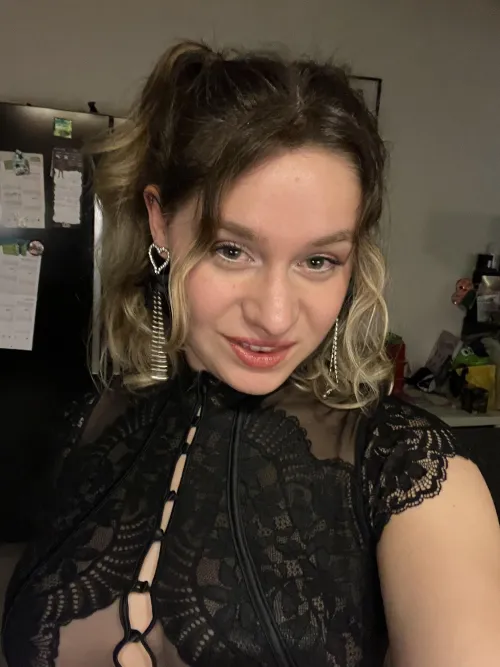 Thumbnail Graceful Elegance: poesjenel_1 Ready for Family Dinner in Classy Girls