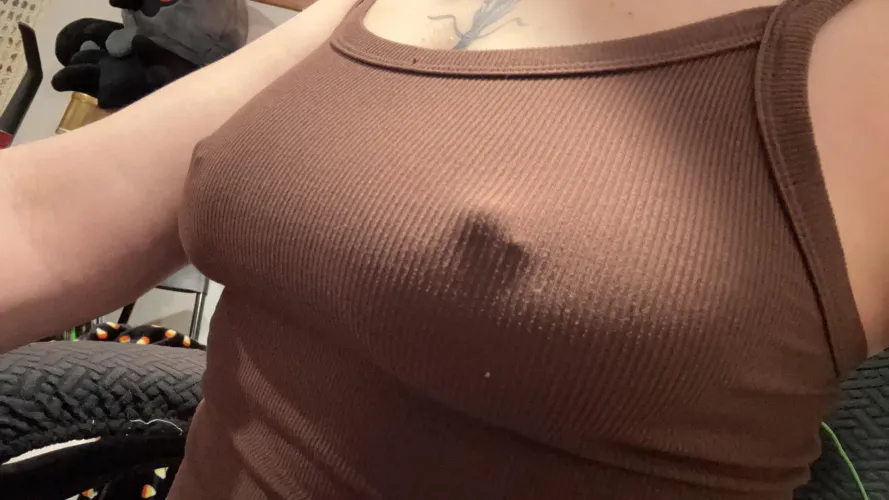 Thumbnail Happy Braless Friday: Enjoying Stylish Comfort with Rawrplatypus