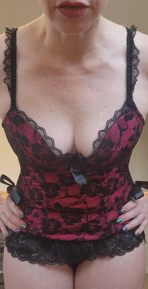 Thumbnail Weekend Lingerie Play: Dive into MILF Delights
