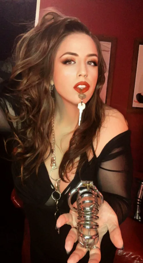 Thumbnail Malisandres_Place's Cage Tightening: Thrilling BDSMGW Experience