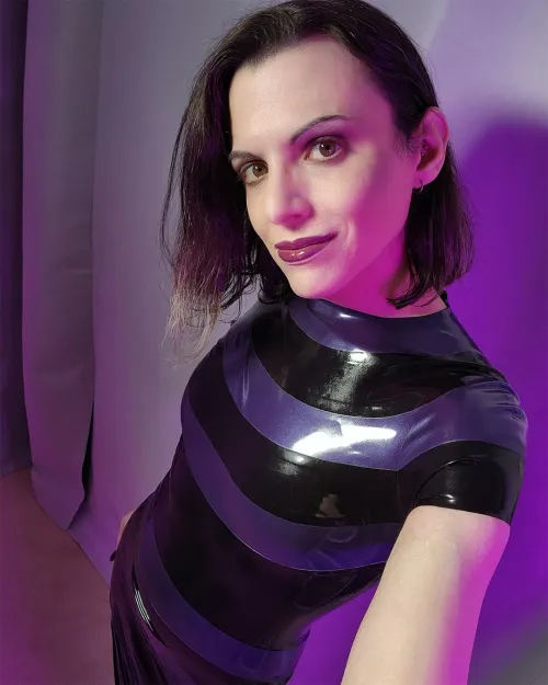 Thumbnail Seductive Moments in ShinyPorn by EvelynNyte