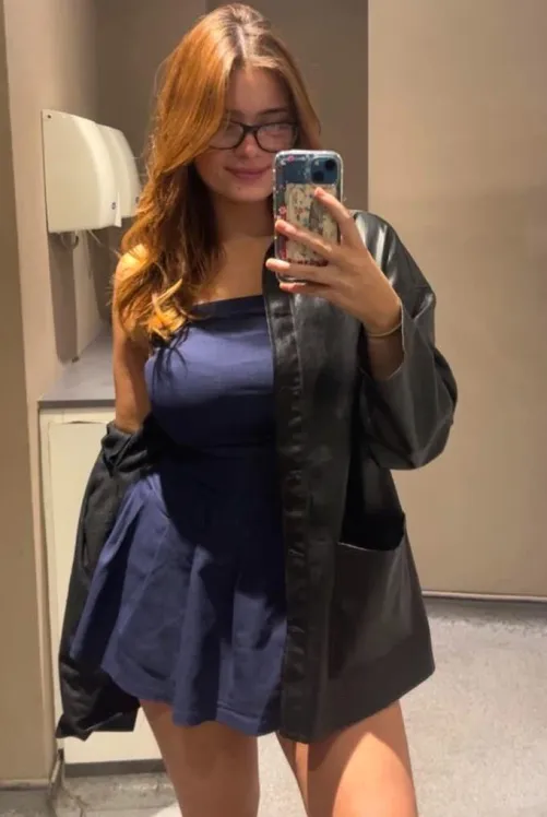 Thumbnail Intriguingly Tiny: Lagiacrus2244's Dress Reveal