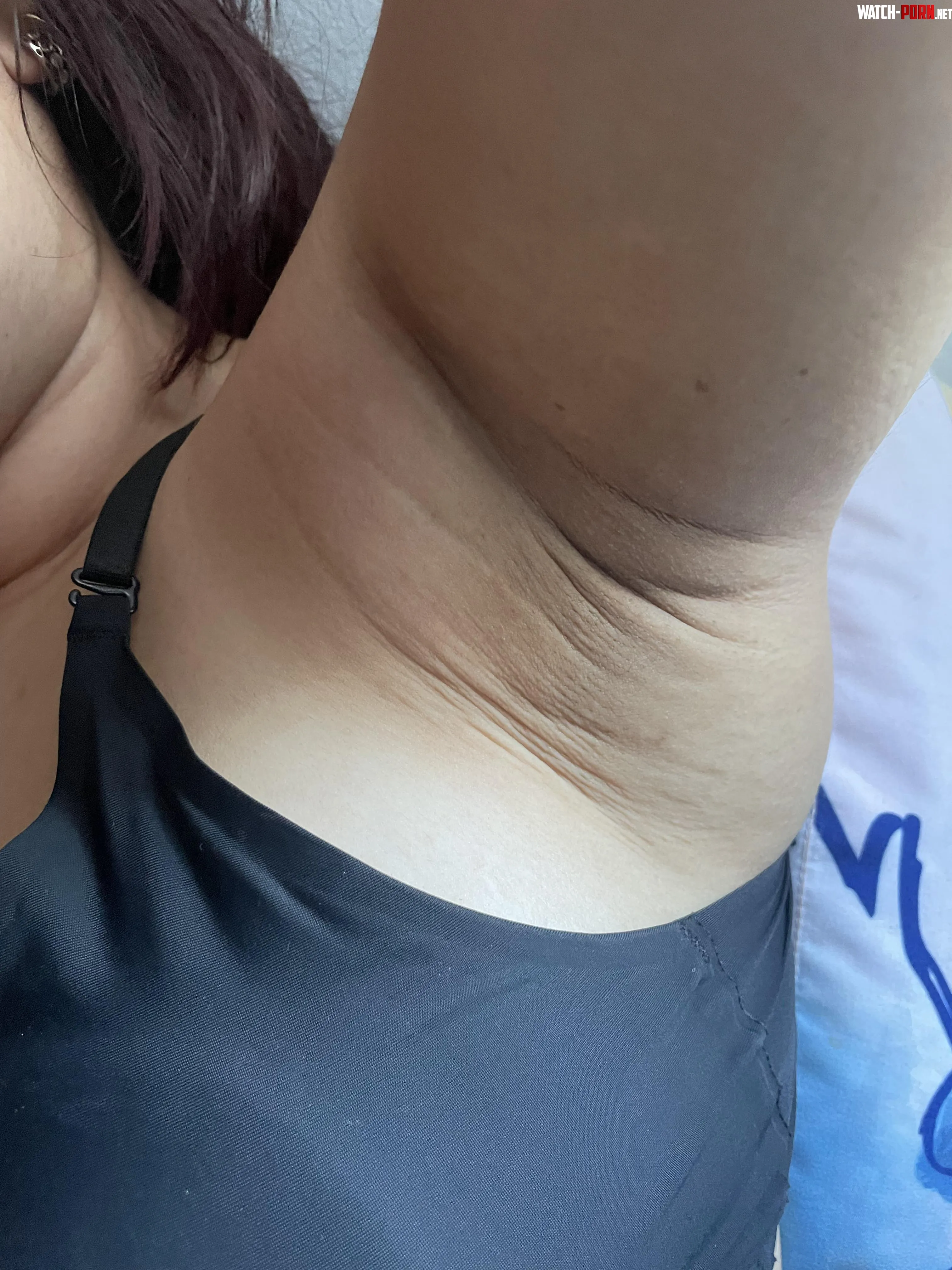 My armpit full of rolls by pitucawolf33