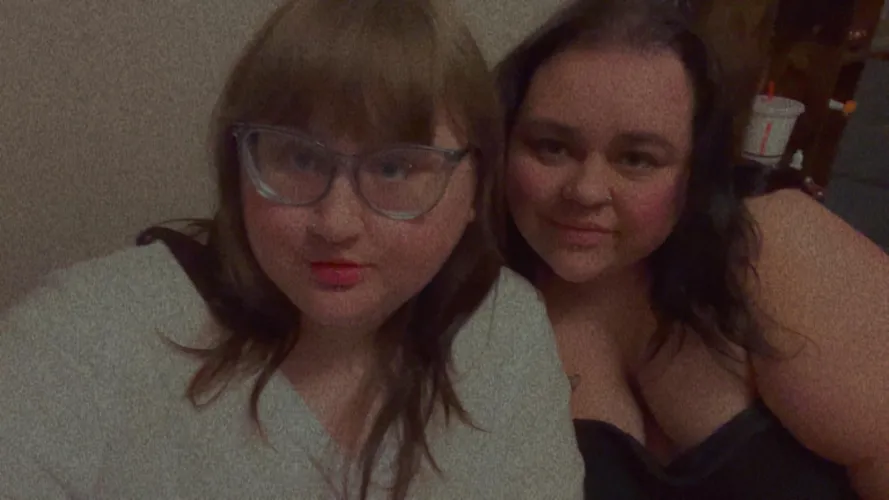 Thumbnail Late Nights and Chubby Conversations: Insights from Designer-Weekend6008