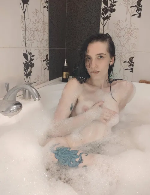 Thumbnail Hailey_Cute's Tempting Bath Tease - GirlsShowering Adventure