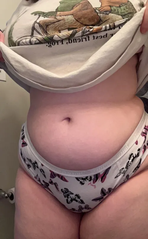 Thumbnail Heartsforuuu Invites into Shower Time Routine