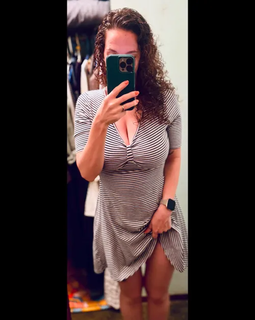 Thumbnail Kneeling in Style: MirrorSelfie Fashion Statement