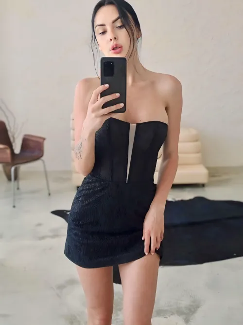 Thumbnail MadameCafeina Stuns in a Tight Dress: Irresistible Beauty