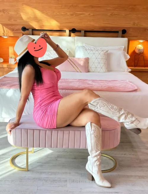 Thumbnail latinaholidays78 Showcases a Cowgirl with Thick Legs in the Legs Category