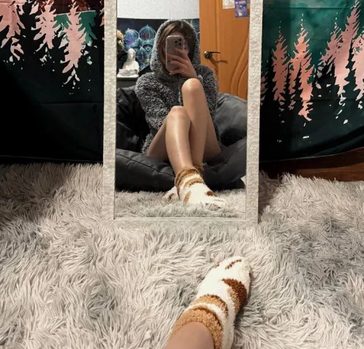 Thumbnail Affectionate Kitty & Fluffy Socks - Dive into mollyholly19's World