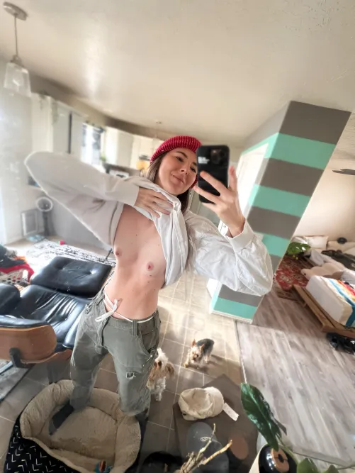 Thumbnail Gender Play Exploration: IssyAusti's Bold Stance on Self-Expression in MirrorSelfie
