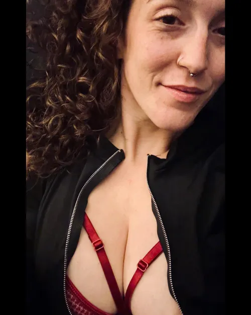 Thumbnail Beascoffee_and_t: 'Another Week Done What's at the Finish Line' for Cleavage Enthusiasts