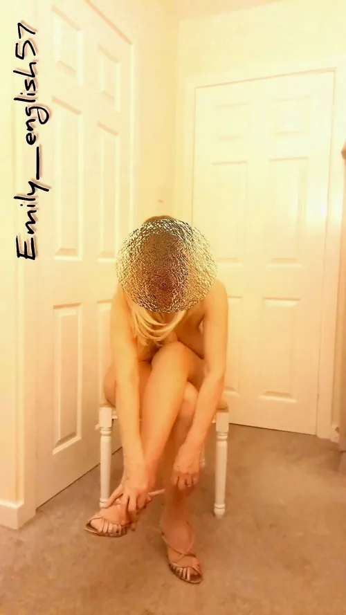Thumbnail Emily_english57 - Sensual Grandmother: Shoes On
