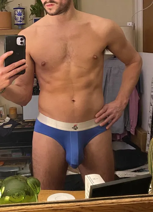 Thumbnail Neatly Packaged: Kiskursm's 38 Gay Journey through Bulges