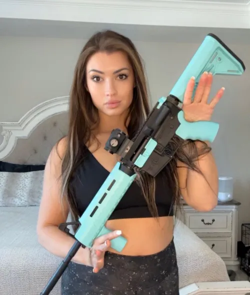 Thumbnail Captivating Collection Shoot with girlswithguns | Lyndam12