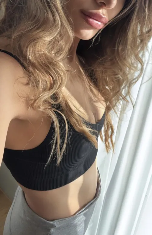 Thumbnail Top Seduction: The Allure of Sexy Croptops by beauty-girl-queen