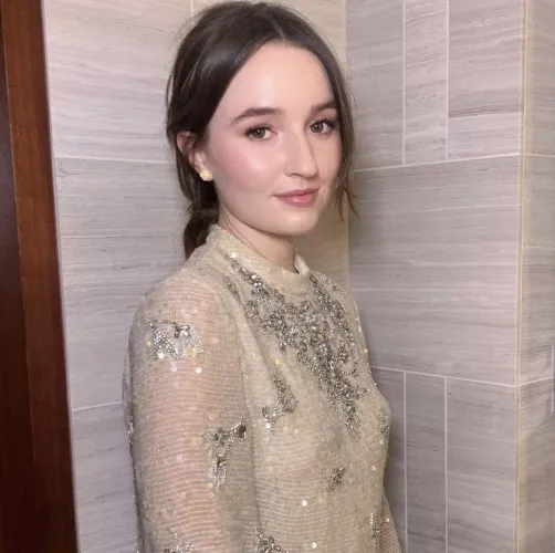 Thumbnail Discovering the Elegance of Kaitlyn Dever by PainMadara_6336