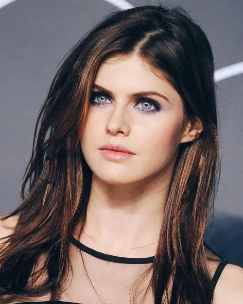 Thumbnail Mesmerizing Beauty: Alexandra Daddario's Charms Explored | PrettyGirls