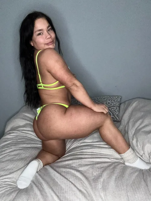 Thumbnail The Alluring Brunette Day with musclemidgett