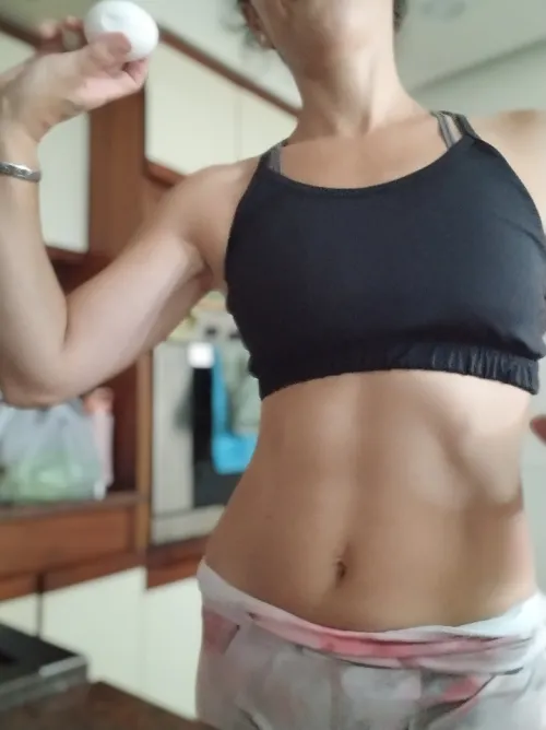 Thumbnail Abs on Point: Master the Croptop Look by LovelySkinnyFit