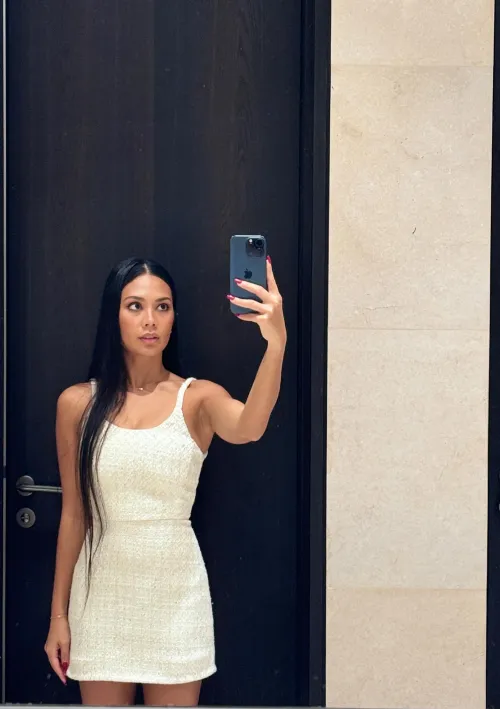 Thumbnail ValanorValar's MirrorSelfie: Exploring in Front of a Huge Mirror