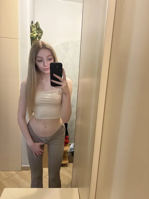 Thumbnail Showcasing a Perfect Tummy | Croptopgirls Category