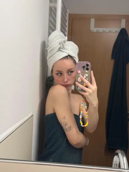 Thumbnail Seductively Sweet 19: bellaverse's Allure