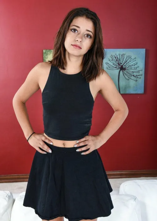 Thumbnail Izzy Bell: Timeless Beauty | ClassyPornstars