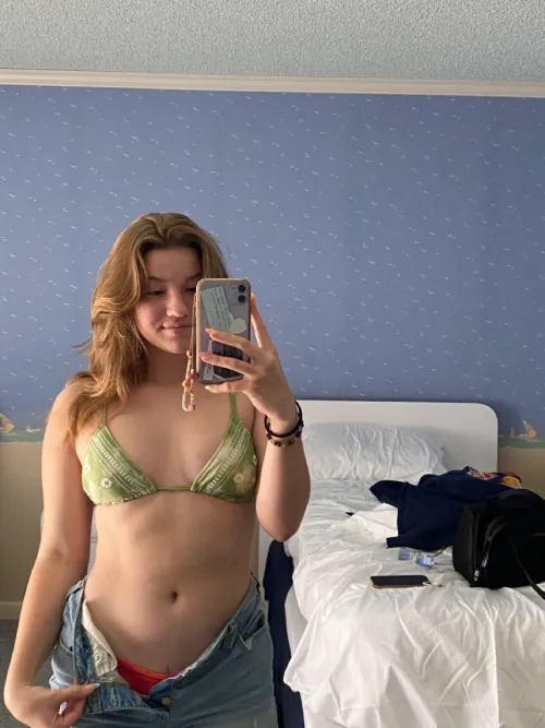 Thumbnail Bare Belly Beauty: Proudly Showing Off the Midriff