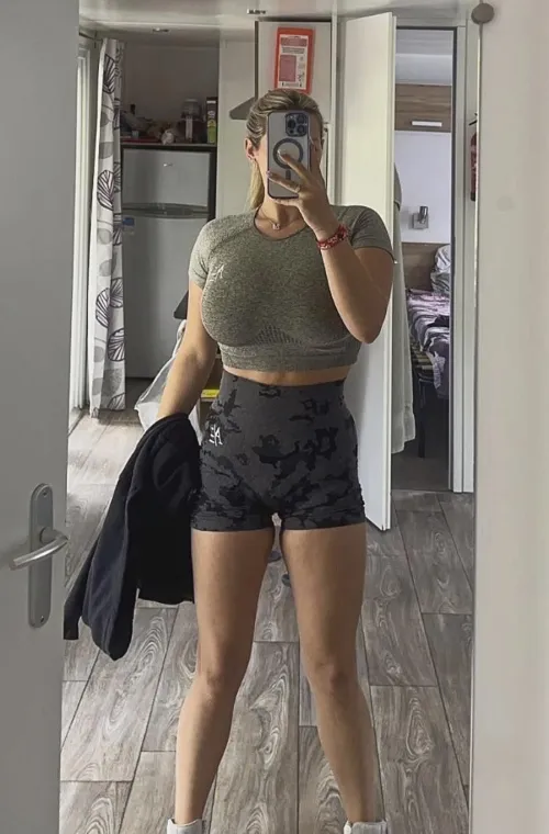 Thumbnail Euphoric-Recover-700's Gym Confidence: Hiding Nothing